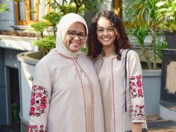 Foto: Gaya Kompak Mutiara Baswedan dan Ibunya, Fery Farhati