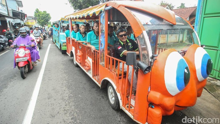 Puluhan pasien Orang Dengan Gangguan Jiwa (ODGJ) mengikuti tahapan Pemilu di Bekasi, Rabu (14/2/2024). Mereka mendatangi TPS dengan naik odong-odong.