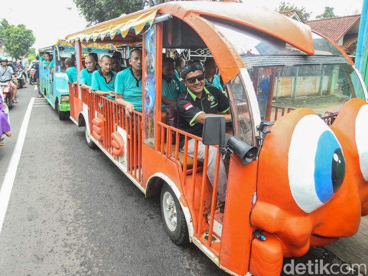 ODGJ Dikawal Iron Man dan Naik Odong-odong ke TPS