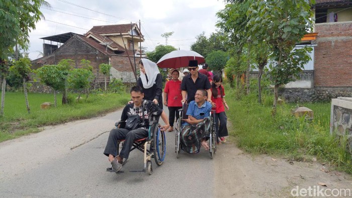 Para difabel di Trenggalek mencoblos saat Pemilu 2024