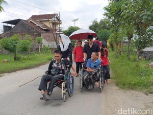 Melihat Langsung Warga Kampung Inklusif Trenggalek Nyoblos