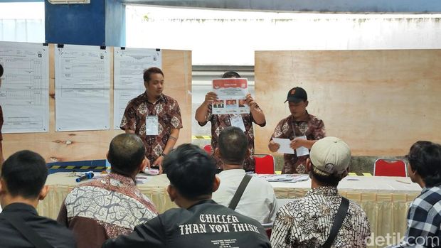 Hasil rekapitulasi perhitungan surat suara Pilres di TPS 124 Condongcatur tempat Amien Rais mencoblos, Rabu (14/2/2024).