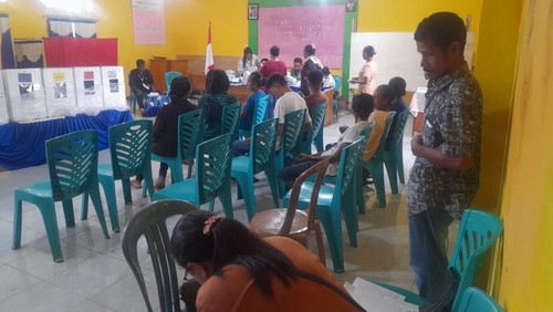 Pemungutan Suara di TPS  002 Desa Hurung, Flores Timur, NTT, Rabu (14/2/2024).