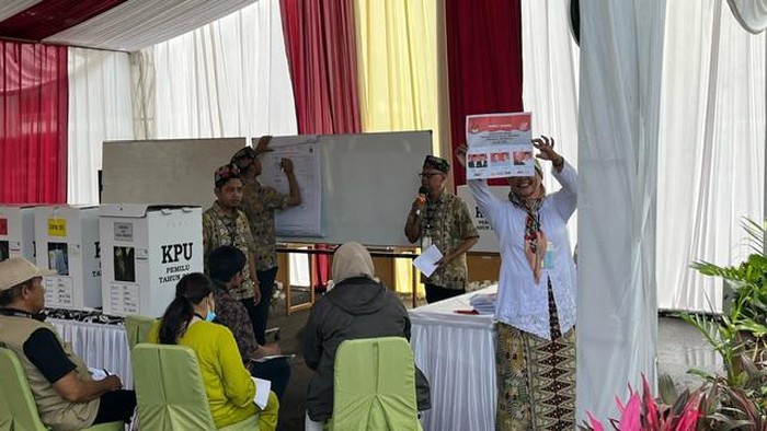 Penghitungan di TPS Jokowi Dimulai, Suara Pertama untuk Anies-Cak Imin