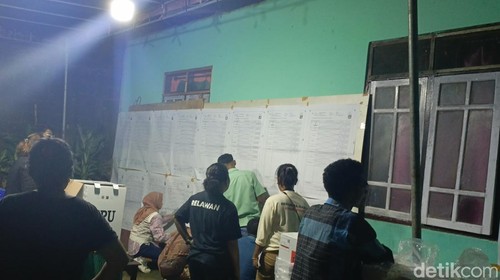 Suasana perhitungan di salah satu TPS di Kota Kupang, NTT.  (Simon Selly/detikBali)
