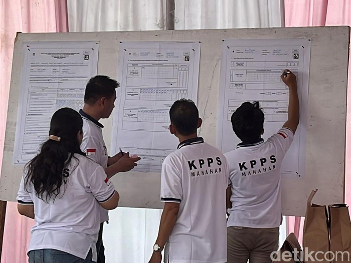 Penghitungan surat suara di TPS Gibran Rakabuming Raka, Manahan, Kota Solo, Rabu (14/2/2024) siang.