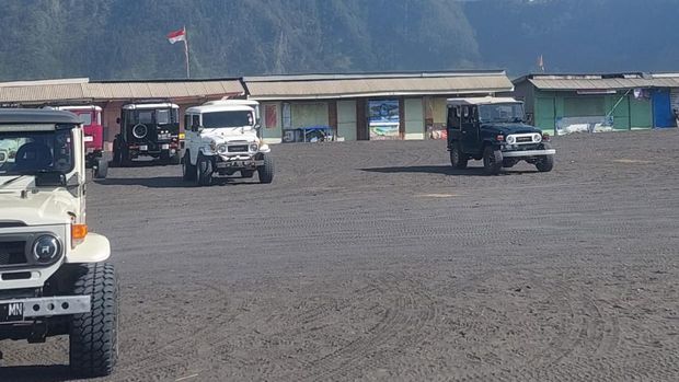 pengunjung gunung bromo saat pemilu bertepatan hari valentine 2024