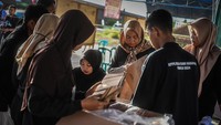 Petugas mempersiapkan pelaksanaan pemungutan suara di lokasi yang sedang dibangun Ibu Kota Negara.