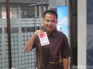 Bey Sebut Proses Pencoblosan di Jabar Terlambat gegara Hujan