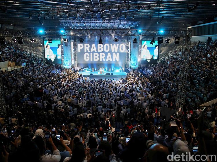 Potret Istora Senayan Membiru Saat Pidato Prabowo-Gibran