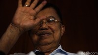 Hingga pukul 18.30 WIB, pasangan Prabowo Subianto-Gibran Rakabuming Raka unggul quick count di kisaran 57-59%, disusul AMIN di kisaran 24-25%, dan Ganjar Pranowo-Mahfud Md di kisaran 16%.