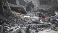 Rafah adalah pusat populasi besar terakhir di Gaza yang belum dimasuki pasukan Israel setelah serangan Hamas pada 7 Oktober 2023. Serangan Hamas di Israel itu menewaskan sekitar 1.200 orang dan menyebabkan ratusan lainnya disandera. Israel kemudian meluncurkan perang terhadap Hamas di Gaza. Serangan Israel ke Gaza telah menyebabkan lebih dari 27 ribu orang tewas dan ratusan ribu orang menjadi pengungsi. AP/Hatem Ali  