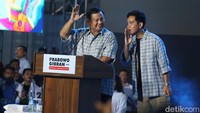 Prabowo juga bercerita, dalam beberapa bulan terakhir, dirinya dan Gibran berkeliling Indonesia untuk berkampanye.
