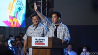 Selain Prabowo, cawapres Gibran juga menyampaikan pidatonya. Gibran mengungkap dirinya bukan siapa-siapa beberapa bulan lalu. Gibran mengungkit sejumlah sindiran yang dialamatkan kepada dirinya. Salah satunya soal samsul dan disebut takut debat.