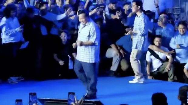 Prabowo Subianto berjoget usai memberikan pidato di Istora Senayan pada Rabu, (14/2/2024). (Tangkapan Layar Youtube Gibran Rakabuming Raka)