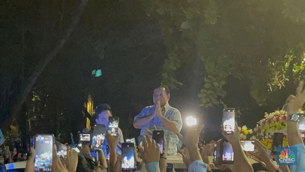 Prabowodan Gibran menuju Istora, Senayan. (CNBC Indonesia/Teti Purwanti)