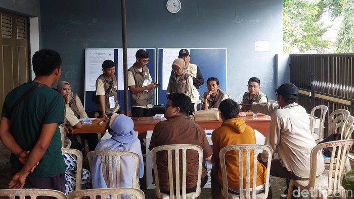 Proses penghitungan suara di TPS Cirebon kandang PDIP
