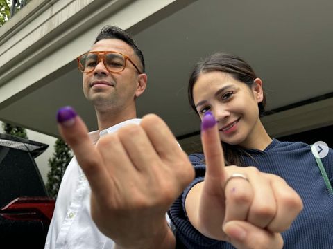 Raffi Ahmad dan Nagita Slavina nyoblos pemilu 2024. (Tangkapan layar Instagram @raffinagita1717)