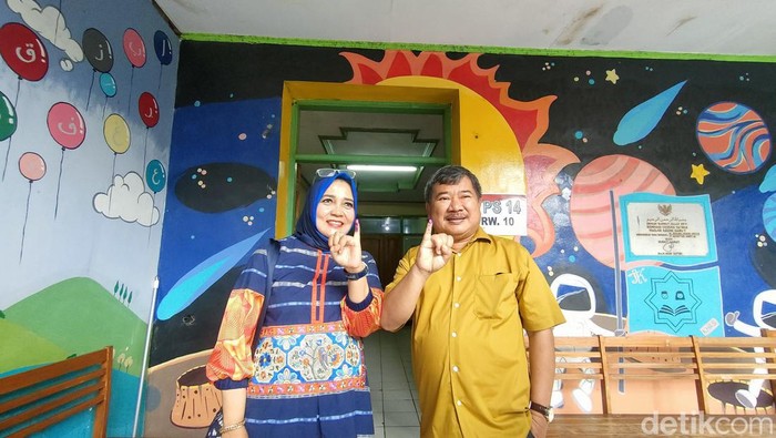 Rudy-Diah Nyoblos di TPS 14 Garut Kota.