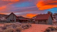 Berdasarkan laporan Mansion Global, dilansir dari New York Post, Selasa (13/2/2024), rumah mewah yang dibangun di atas tanah seluas 10 hektare ini berbatasan langsung dengan Sand to Snow National Monument.