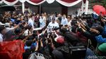Salam Dua Jari Prabowo Usai Mencoblos