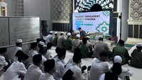 Solidaritas Ulama Muda Jokowi (Samawi) mengadakan majelis sholawat di Pondok Pesantren Al Ismailiyyun, Kec. Natar, Kab. Lampung Selatan, Provinsi Lampung (13/2/2024).
