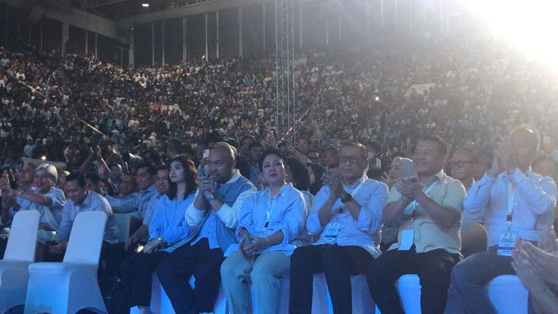 Selvi Ananda, Didit Prabowo dan Titiek Soeharto di Istora (Firda/detikcom)