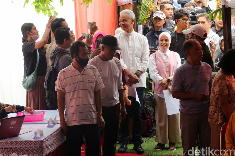 Semringah Ganjar Nyoblos di TPS 11 Gajahmungkur Semarang