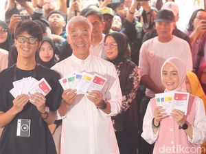 Ganjar Nyoblos di Semarang: Ada Rambut Putih Saya Coblos