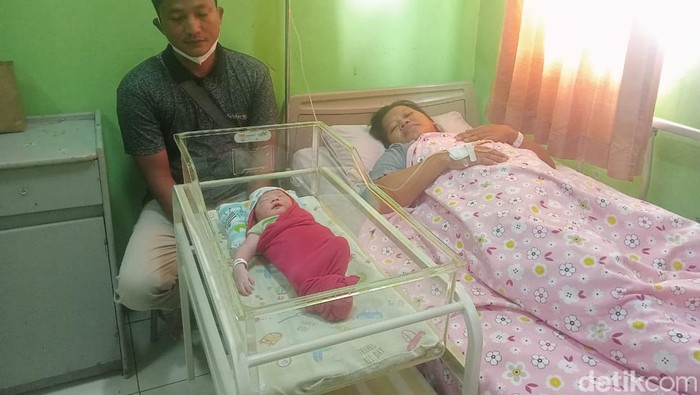 Seorang bayi lahir bertepan pada momen pemilu di RS Pelabuhan Cirebon