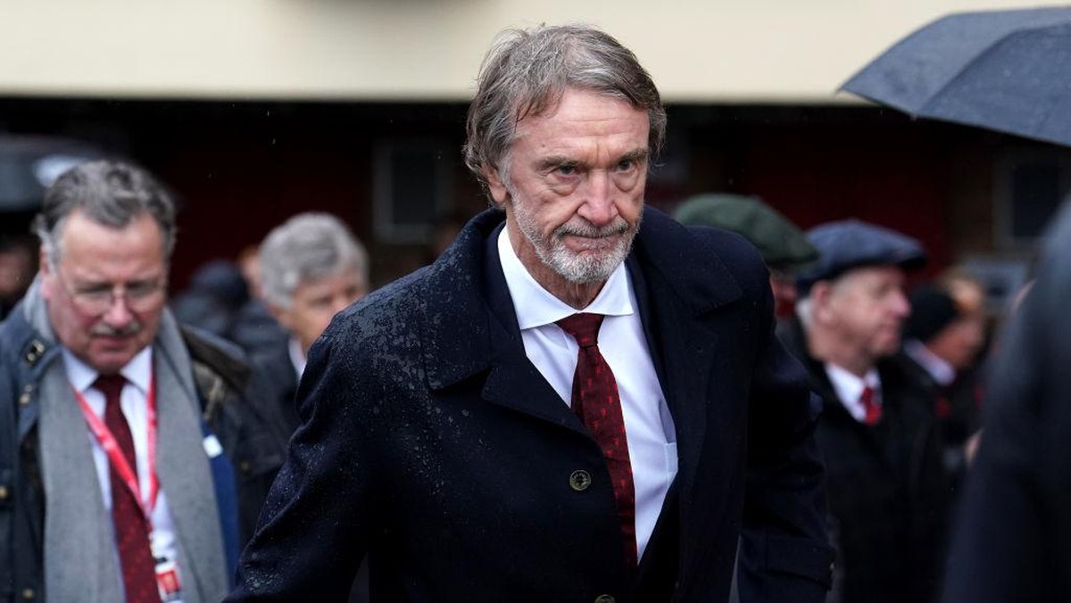 Sir Jim Ratcliffe Sir Jim Ratcliffe bakal menuntaskan proses akuisisi Manchester United dalam waktu dekat (PA Images via Getty Images/Martin Rickett - PA Images)