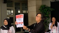 Ia menggunakan pakaian berwarna hitam seperti Basuki Hadimuljono/Foto: Anisa Indraini