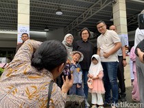 Sri Mulyani Jadi Sasaran Swafoto Tetangga saat Nyoblos