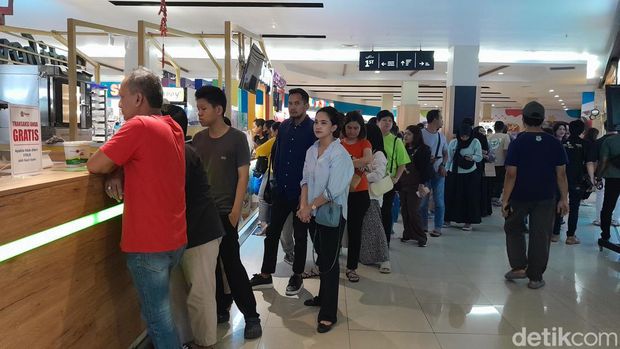 Suasana di beberapa tenant di Solo Paragon Mall, Solo, Rabu (14/2/2024).