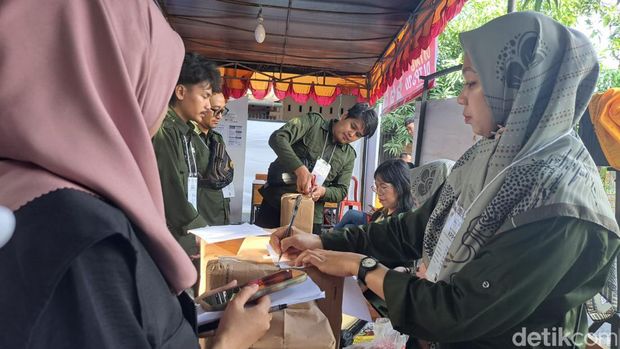 Suasana di TPS 20 Gunung Sari, Kecamatan Rappocini, Makassar.