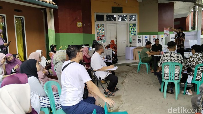 Suasana di TPS kampung halaman Anies Baswedan di Kuningan