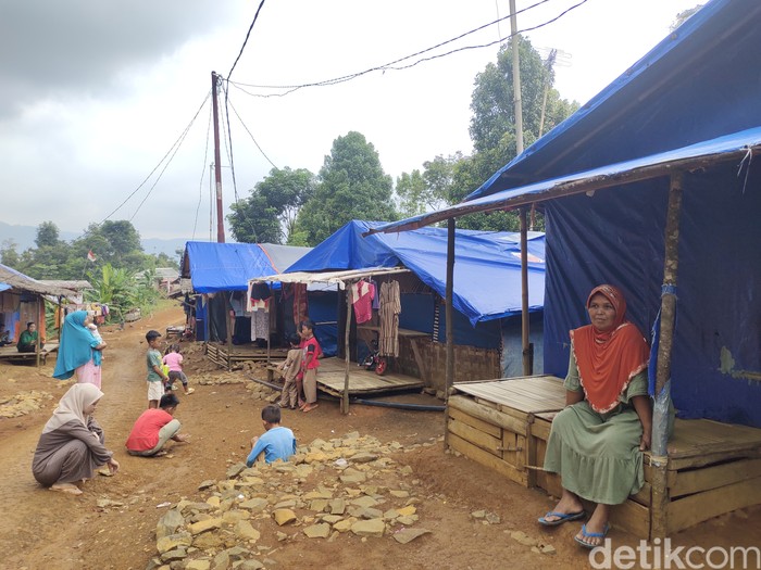Suasana hunian sementara yang dihuni korban banjir bandang tahun 2020 di Kecamatan Lebakgedong, Lebak, Banten. (Fathul Rizkoh/detikcom)