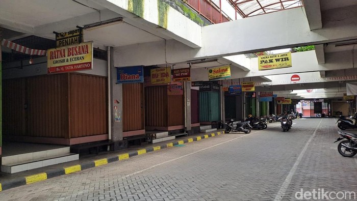 Suasana Pasar Rejowinangun Magelang yang terlihat sepi saat coblosan, Rabu (14/2/2024).