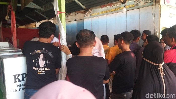 Suasana pencoblosan di TPS 09 Kelurahan Manuruki, Kecamatan Tamalate, Makassar.