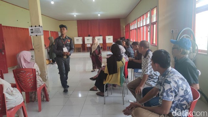 Suasana TPS 008, Kelurahan Tumampua, Kecamatan Pangkajene, Kabupaten Pangkep.