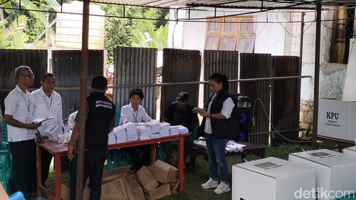 Suasana TPS 17 di Kelurahan Wae Kelambu, Labuan Bajo, Manggarai Barat, NTT, Rabu (14/2/2024). (Ambrosius Ardin/detikBali)