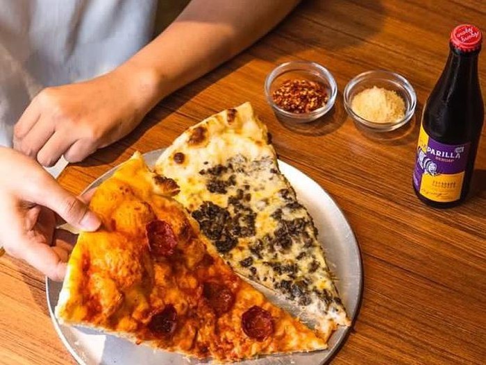 Tempat makan pizza gaya Amerika