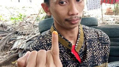 Potret Penggunaan Tinta Kunyit di Kampung Benda Kerep Cirebon