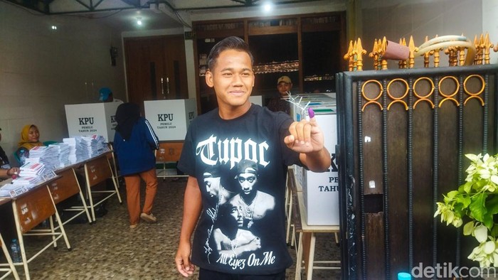 Toni Firmansyah nyoblos