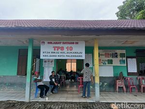 Jipet Bawa Lari Kertas Pemilu Saat Nyoblos di Palembang, Petugas Kewalahan