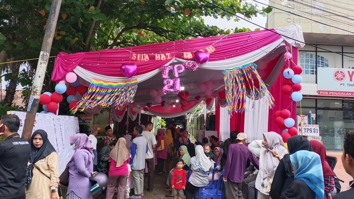 TPS 21 di Palembang bertema valentine