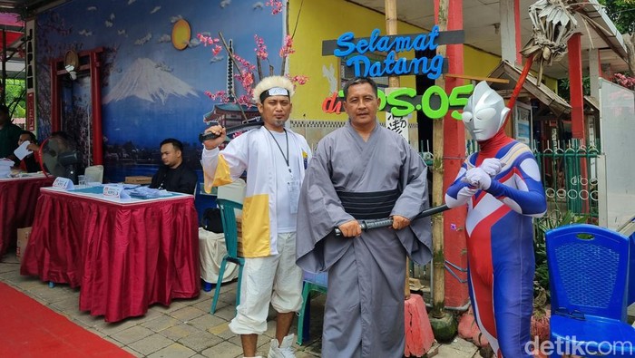 tps 5 unik di surabaya, ada cosplya naruto hingga ultraman