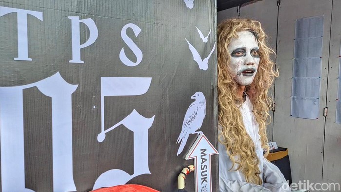 TPS berkonsep rumah hantu. TPS berkonsep rumah hantu.