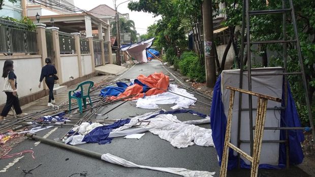 TPS di Jalan Cempaka Baru Tengah VII, Cempaka Putih, Jakarta Pusat kebanjiran.