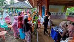 Suasana Pemungutan Suara di TPS Kampung Adat Kuta Ciamis